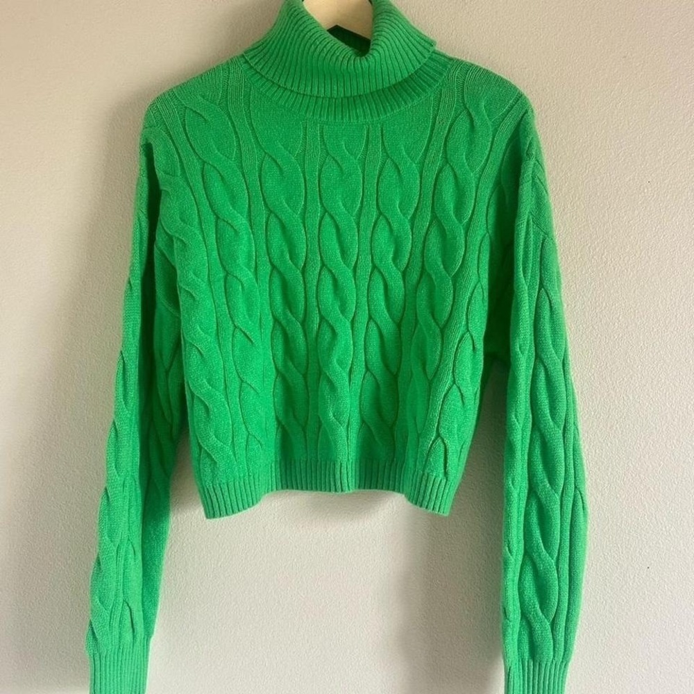 Green cable knit turtleneck‎ sweater Size L